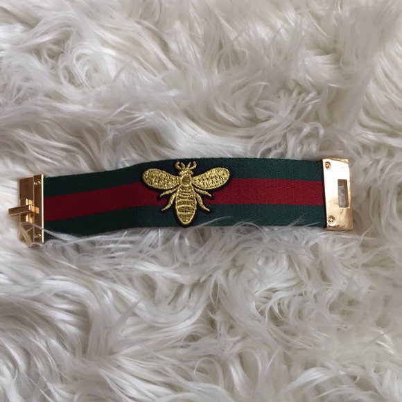 Jewelry - Red green bee design bracelet wristlet bangle 🌺